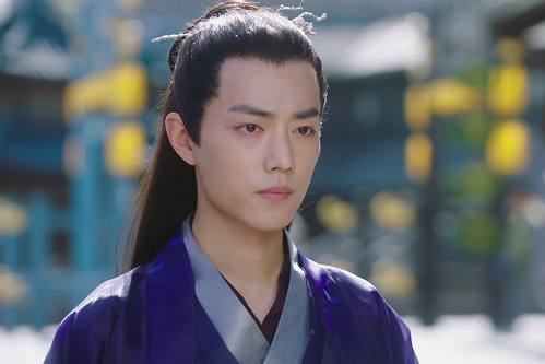 焉栩嘉饰演尚羽,风风火火,大步流星.