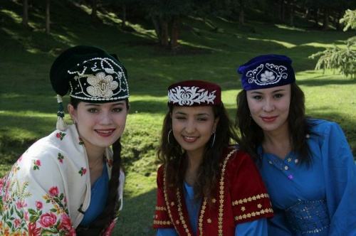 新疆人长得像欧洲人来听听俄罗斯族美女怎么说回答很是无奈