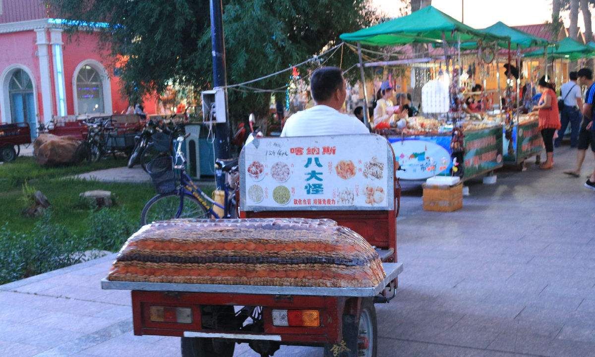 老外一口气要买10斤切糕,老板怒了了:你是来找茬的吧