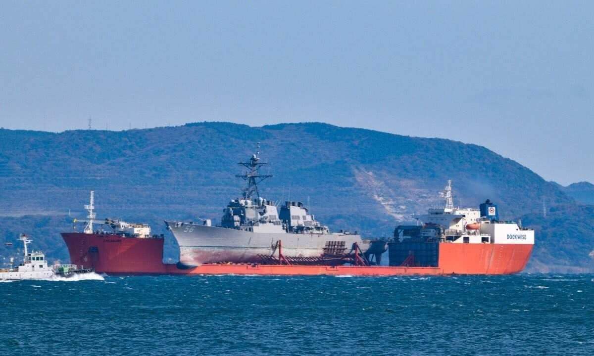 5000吨宙斯盾舰沉没后无计可施,求助中国制造的海上巨兽扛起就走