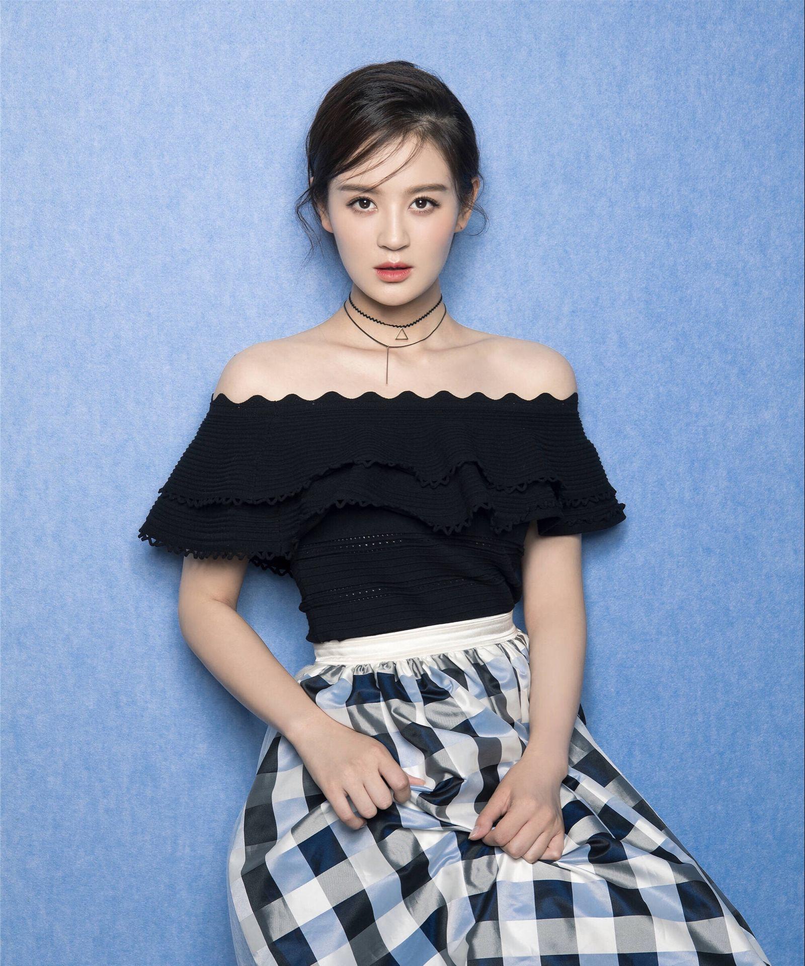 曾一萱出演《如懿传》赢得了大批粉丝,戏外穿搭更让人叫好