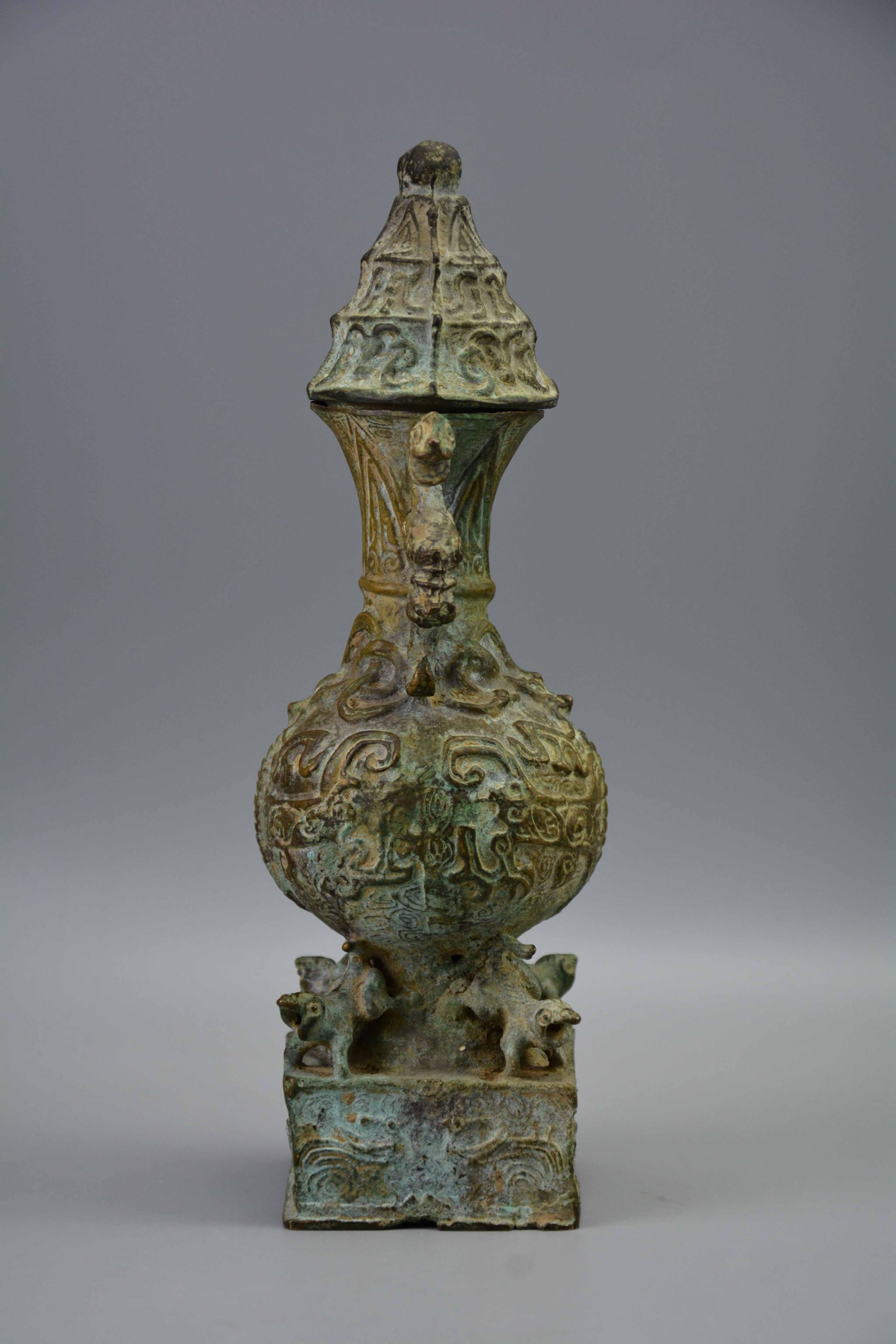 青铜器在世界享有极高的声誉和价值 是古文化最直接的体现