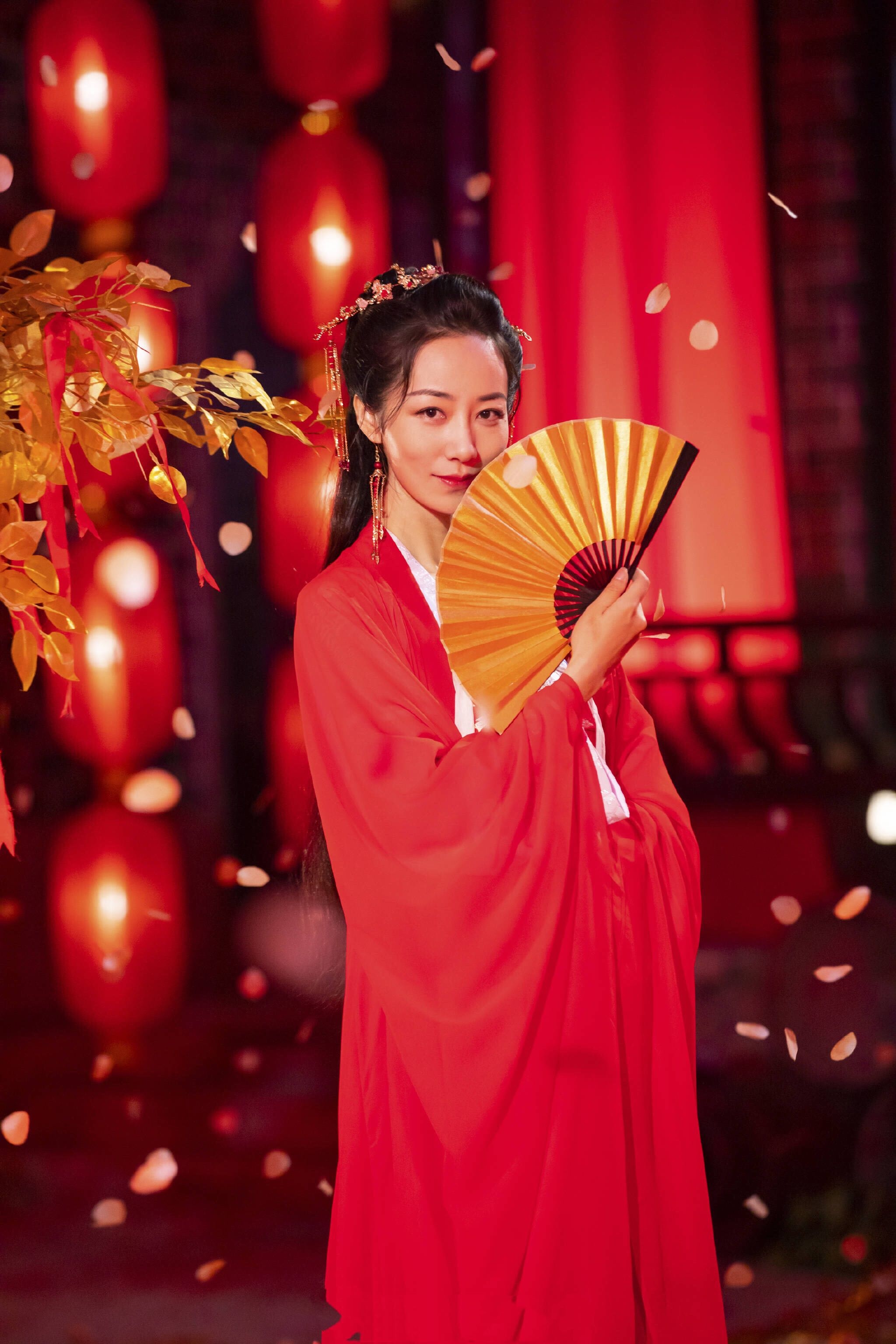 当女明星换上汉服,韩雪红裙惊艳程潇似仙女,袁姗姗竟然这么美!