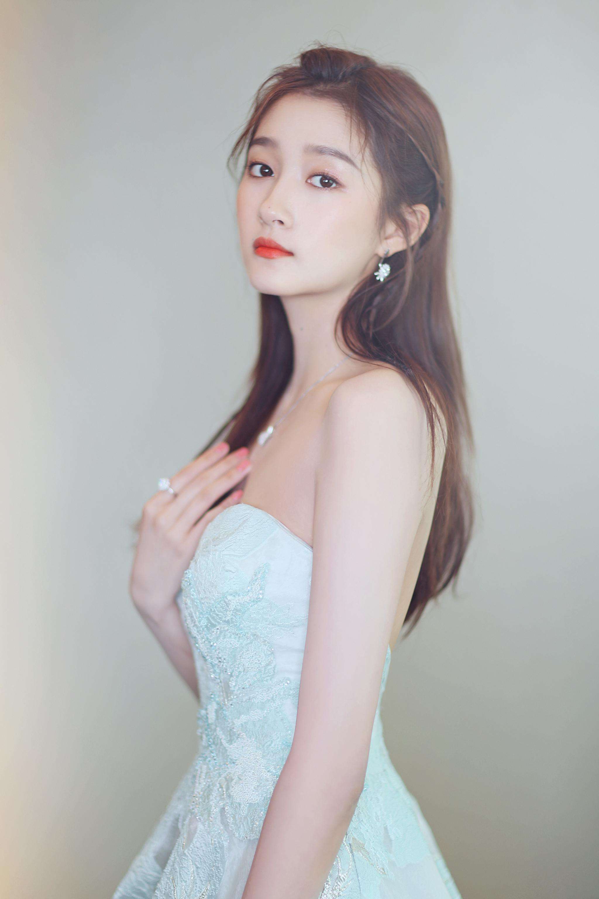 近日网爆鹿晗和关晓彤已领证:鹿晗工作室澄清无中生有