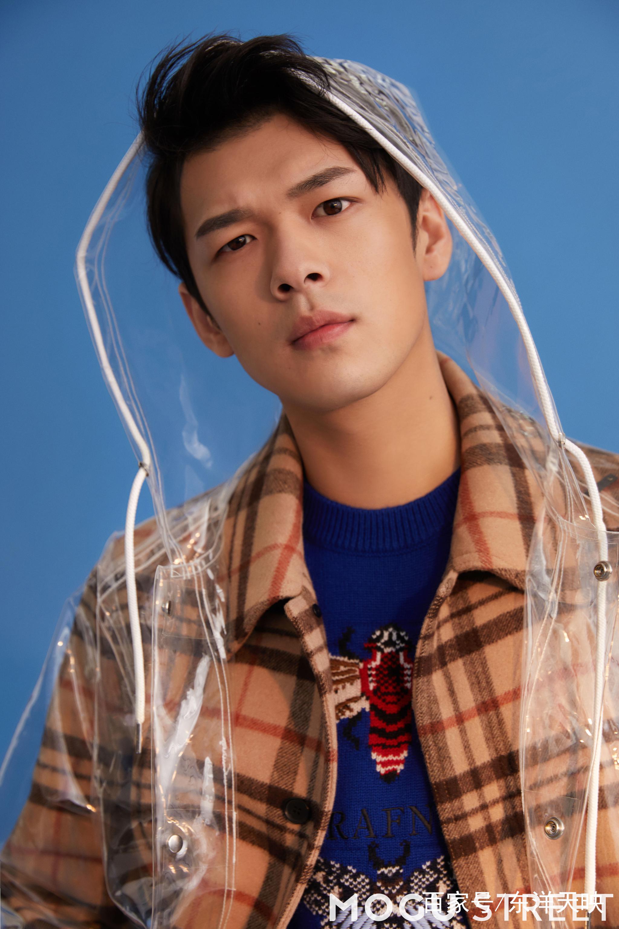 穿越剧《医妃难囚》男主盛英豪杂志大片,初恋少年心动max