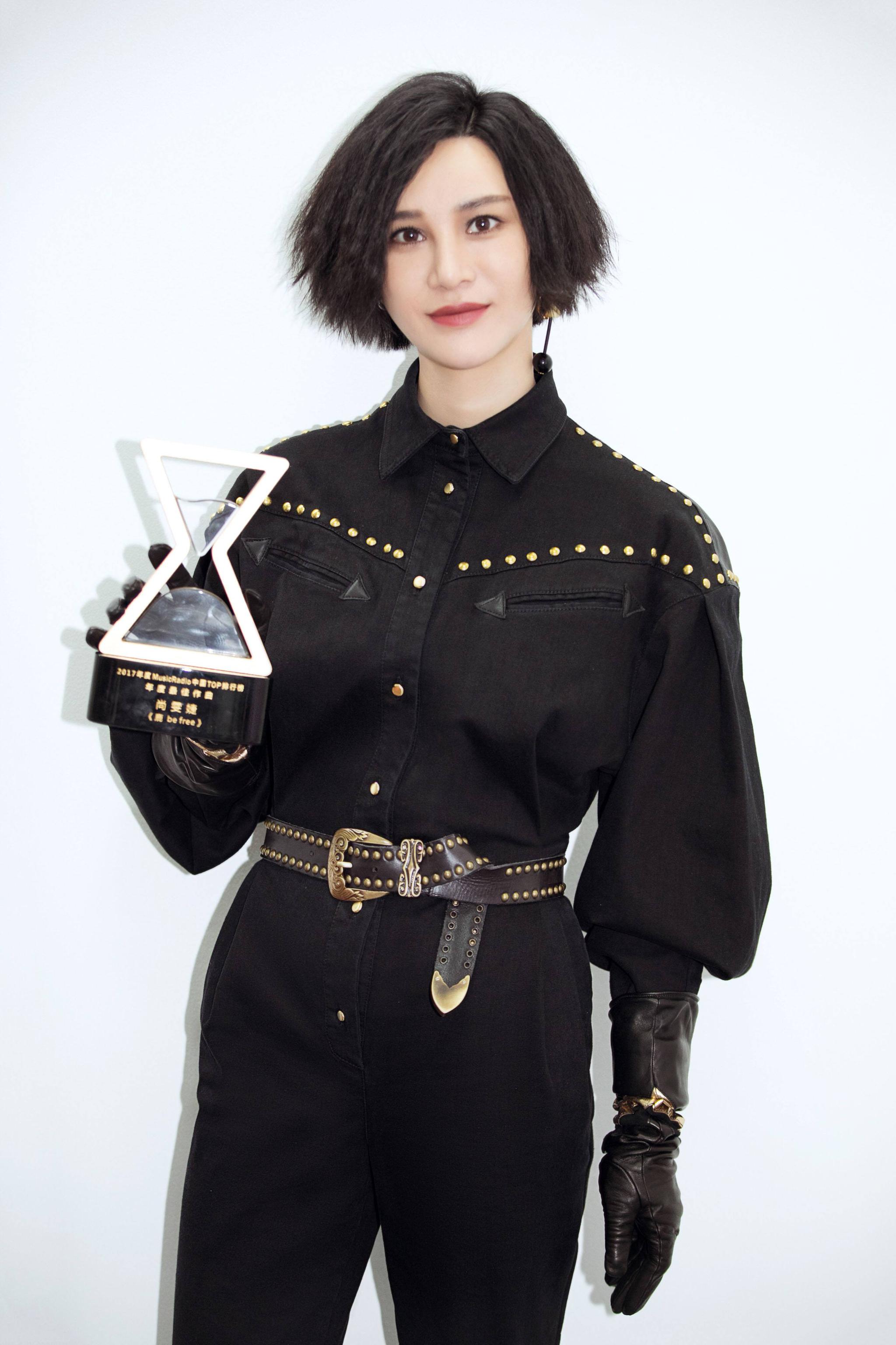 尚雯婕被赞高级,学历吓死人,不愧是才女