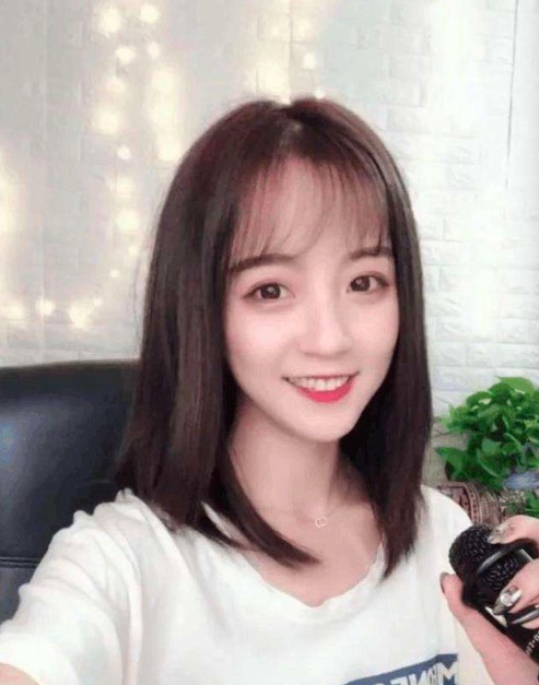 看完莉哥出道前的照片,土豪都不愿意花1400加微信了?