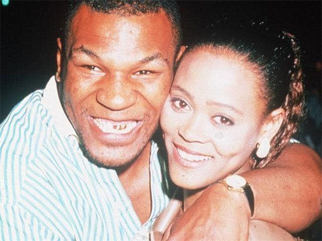 泰森对他死心塌地,她却把泰森当作冤大头|泰森|吉文斯|罗宾_新浪新闻