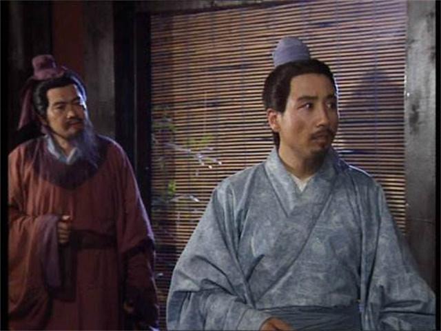 当然在这么多谋士之中也有能人,就比如程昱和荀攸还是挺机敏的,在庞统