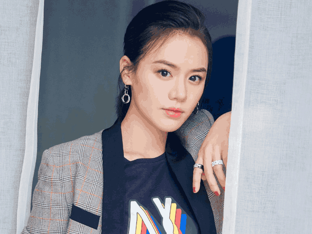 男朋友也可以说是非常不容易了,他需要单独跑到棚中与马思纯一起演戏