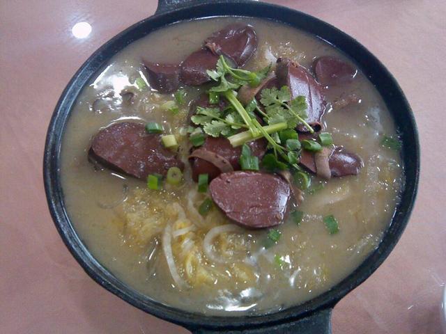 五花肉酸菜炖血肠,正宗东北菜