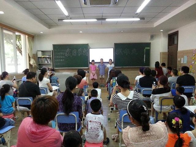 去参加孩子家长会,妈妈最好别穿这3种衣服,否则会让孩子成笑柄