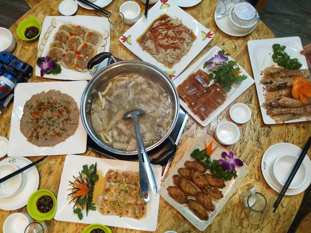 闺蜜请客吃饭上了这一桌菜他们吃得是真香我吃得心疼