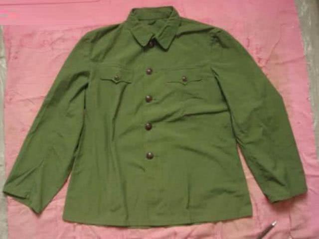 71式军装几代人最爱,的确良18元造价不菲,全力保战士穿新衣