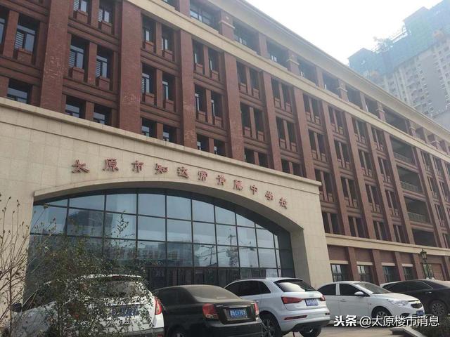 路过太原龙堡街,拍了几张太原知达常青藤学校照片,点评学校!