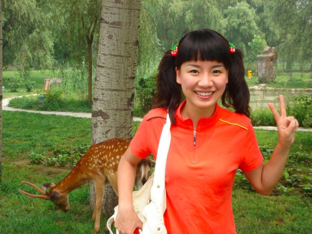 红果果真名为陈苏,出生于1983年,现如今35岁了,是杭州人,毕业于中央