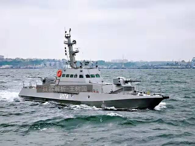 乌克兰进入战时状态炮艇被火箭弹打穿舰载火炮为何不敢还击