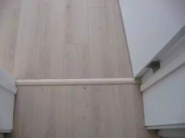 扣条和过门石太丑了,我决定用铜条代替它们|过门石|铜条|地砖_新浪新闻