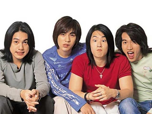 52岁鞠萍近况,儿子魁梧强壮像爸爸,儿媳身材性感不输柳岩