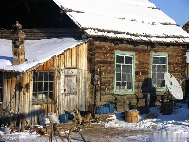 东北林区的旧民居,木板夹泥的土造法,室外极寒,屋里温暖如春