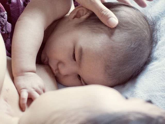 宝妈5个小时不喂奶,会让母乳变质吗?这种答案或许会让你满意!