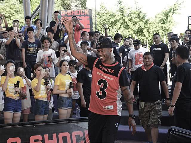 nba五大街球高手:艾弗森打街球如鱼得水,一神人堪称街球乔丹!