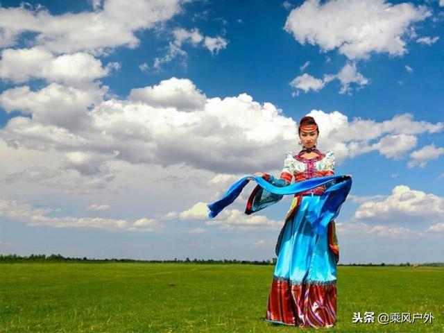 内蒙古旅游的时候,献上的哈达大多是蓝色的,你知道代表什么吗?