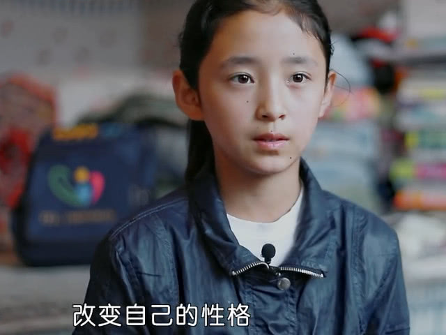 变形计:最幸福农村女孩,看到她手提包,网友:无法淡定!