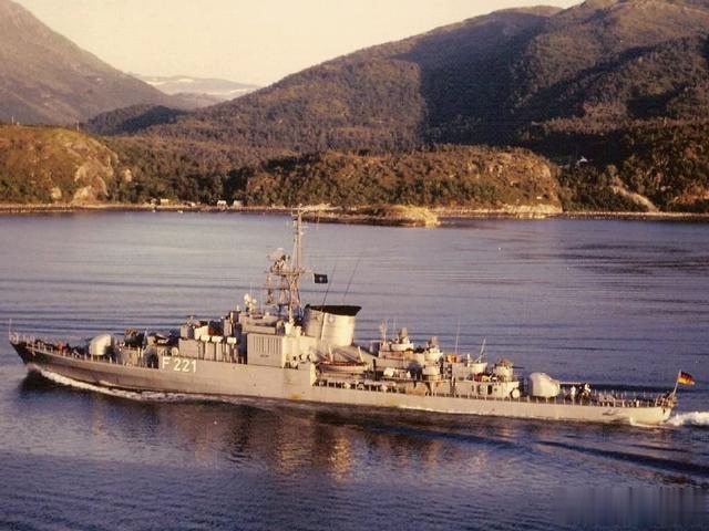 二战后联邦德国建造的首型国产护卫舰f120型科隆级护卫舰