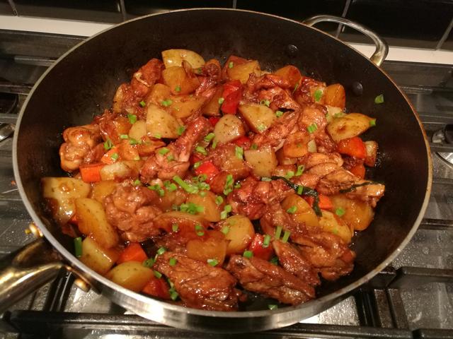 秘诀是可乐的红烧土豆鸡翅