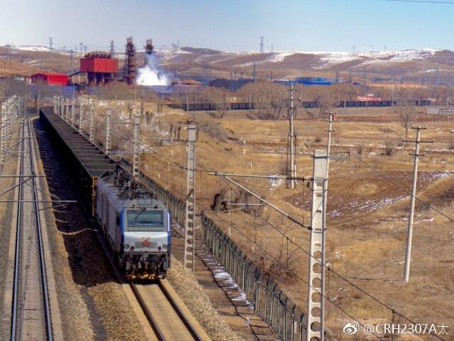 火车迷眼中绿皮车 纪念京包铁路线上最后一趟绿皮车!