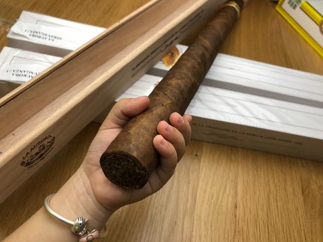 春节将至一盒1支大雪茄比中华更醇各种场所装x神器