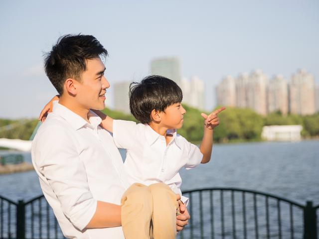 宝宝第一次喊爸爸,尴尬,感动,夹杂着兴奋,让人"终生难忘"!