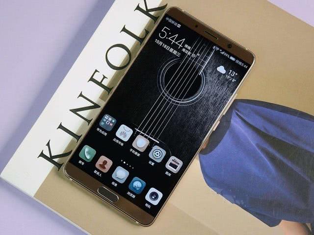 高端牛仔品牌排行榜_时尚高级又有魅力,这位时尚编辑的出街打扮,每一套都值得借鉴