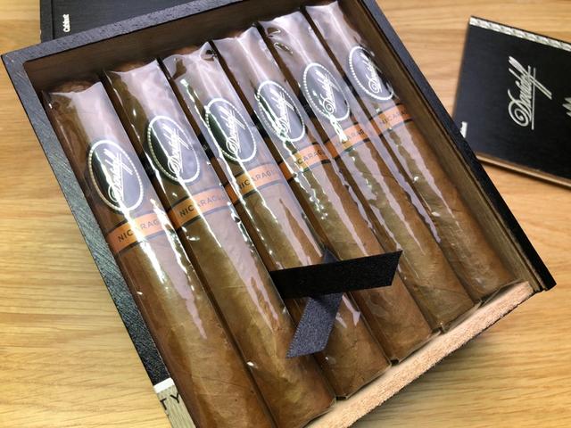 一小盒小雪茄100支面子不输软中华春节聚会特别突出