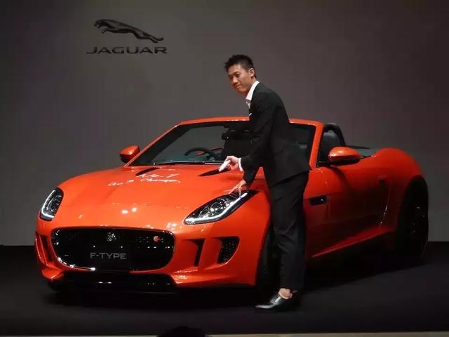 费德勒为梅赛德斯奔驰代言,锦织圭也不差,2014年,锦织圭与捷豹公司签