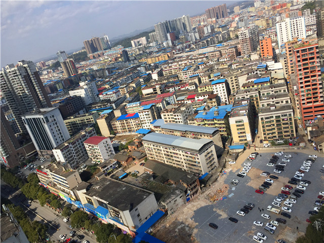 湖南耒阳:8780个临时停车位解市民"停车难"