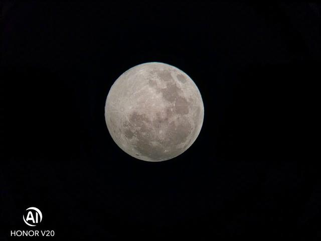 手机大佬圈掀起拍月亮摄影大赛:三个月亮