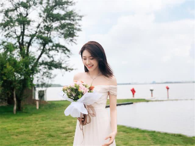 首先就是高密善于容忍,对于老公和前女友的厮混,她一直都保持着宽容的