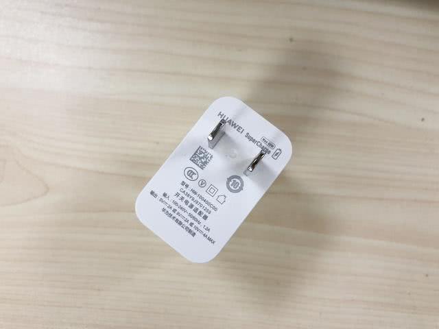 续航方面一直是华为的优势,华为p30将有3650mah电池,而p30 pro则是