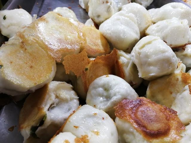 郑州街头那么多打着永城牌的牛肉水煎包你更喜欢咧哪一个