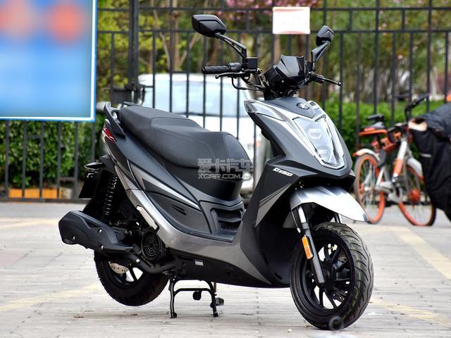 裸把与战斧发动机的完美组合 光阳动丽g150实拍-新浪汽车