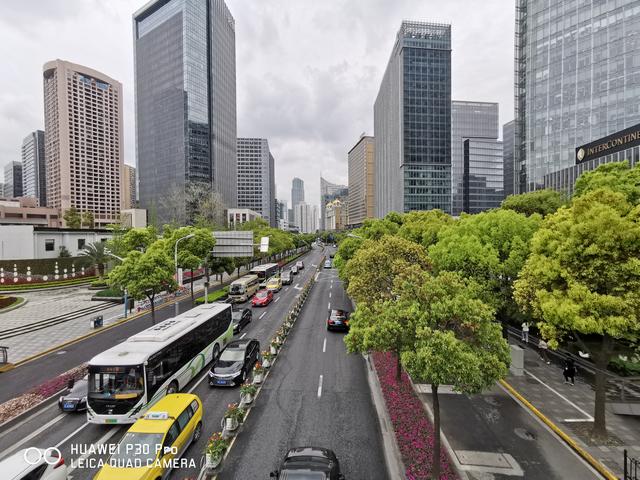 有了华为P30 Pro手机,出门再也不用″长枪短炮