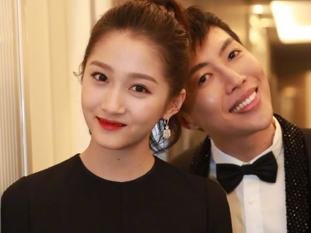 男演员,不仅如此,因为家里的关系,关少曾和六小龄童也是有过不少合作