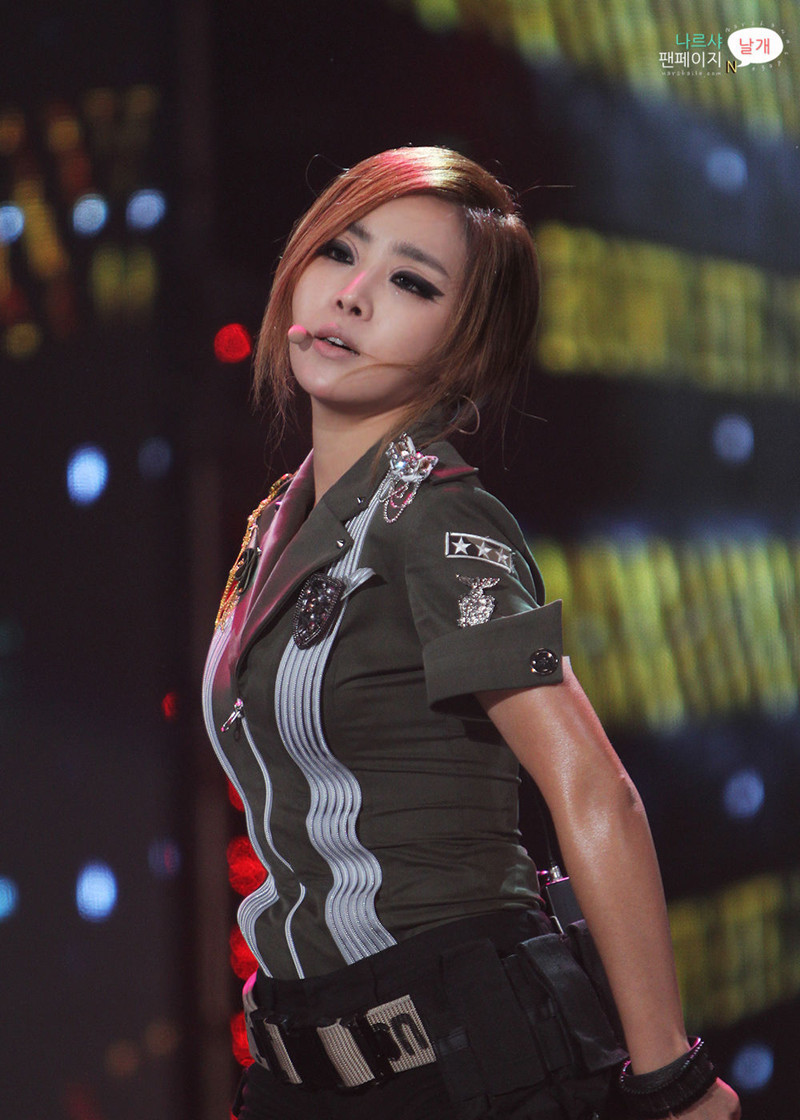 褐眼女孩将完整回归,韩国最长寿女团回来,看四姨母教现女团做人