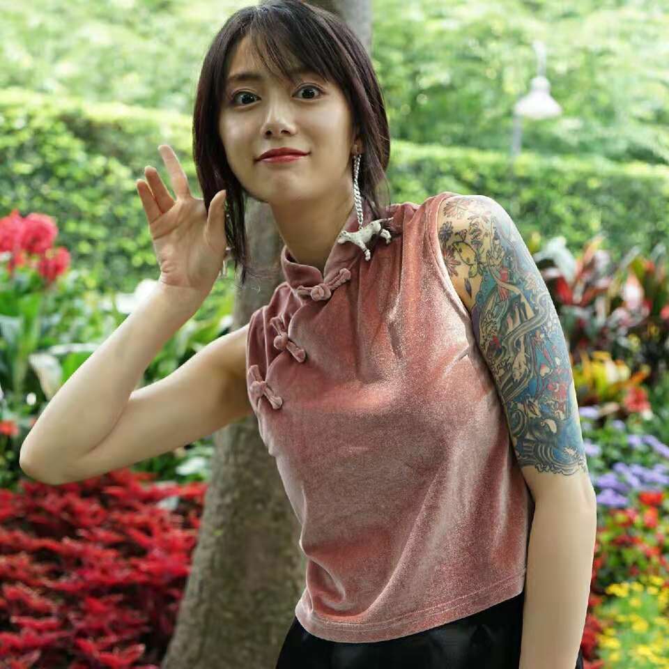 李诞老婆黑尾酱卖衣服遭网友吐槽买家秀和卖家秀差距太大