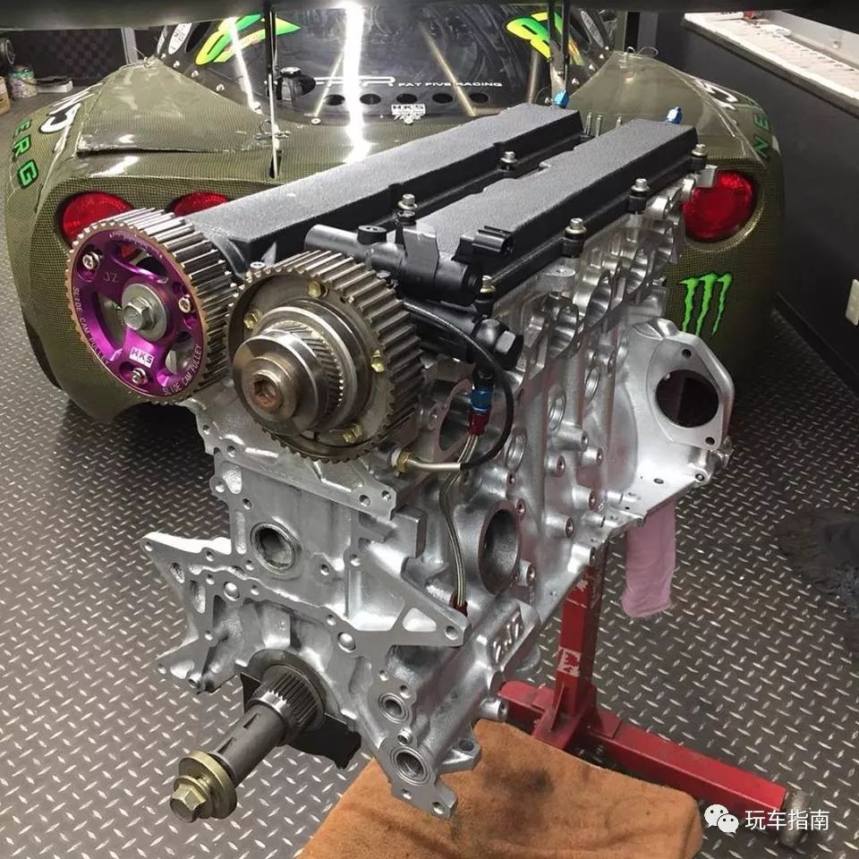 至于为什么会选择移植 2jz 这具旧引擎再进行改装?