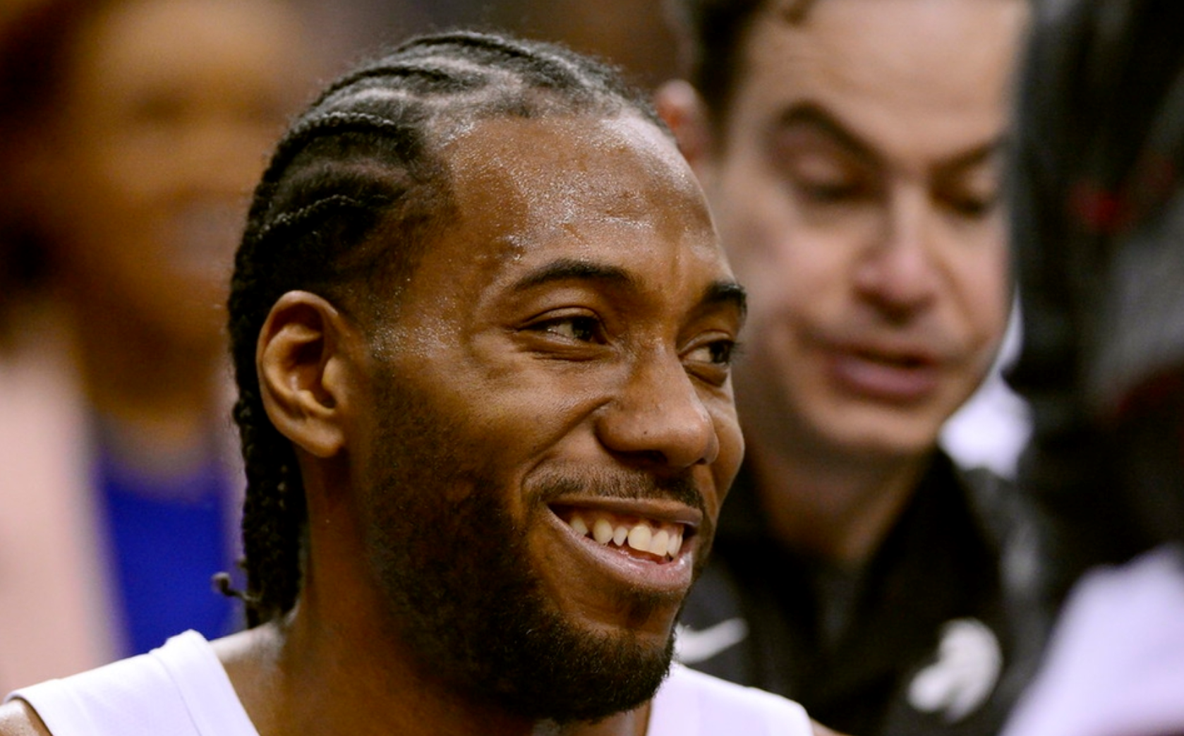 伦纳德后仰将球颠进篮筐的时候,有谁注意到伦纳德漂移到了哪里?