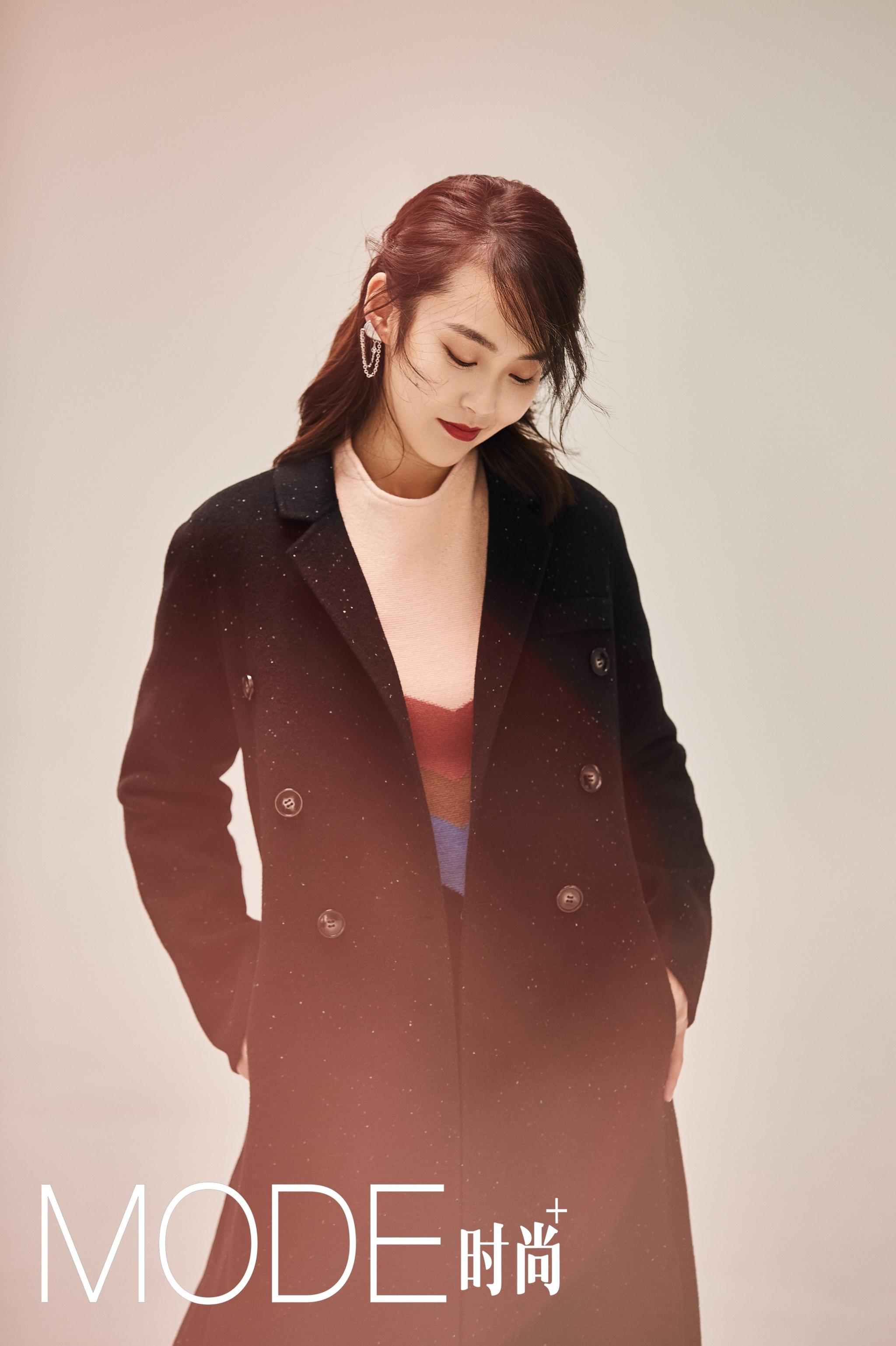 张佳宁示范甜系女孩百变穿搭 红唇才是秋冬必备神器