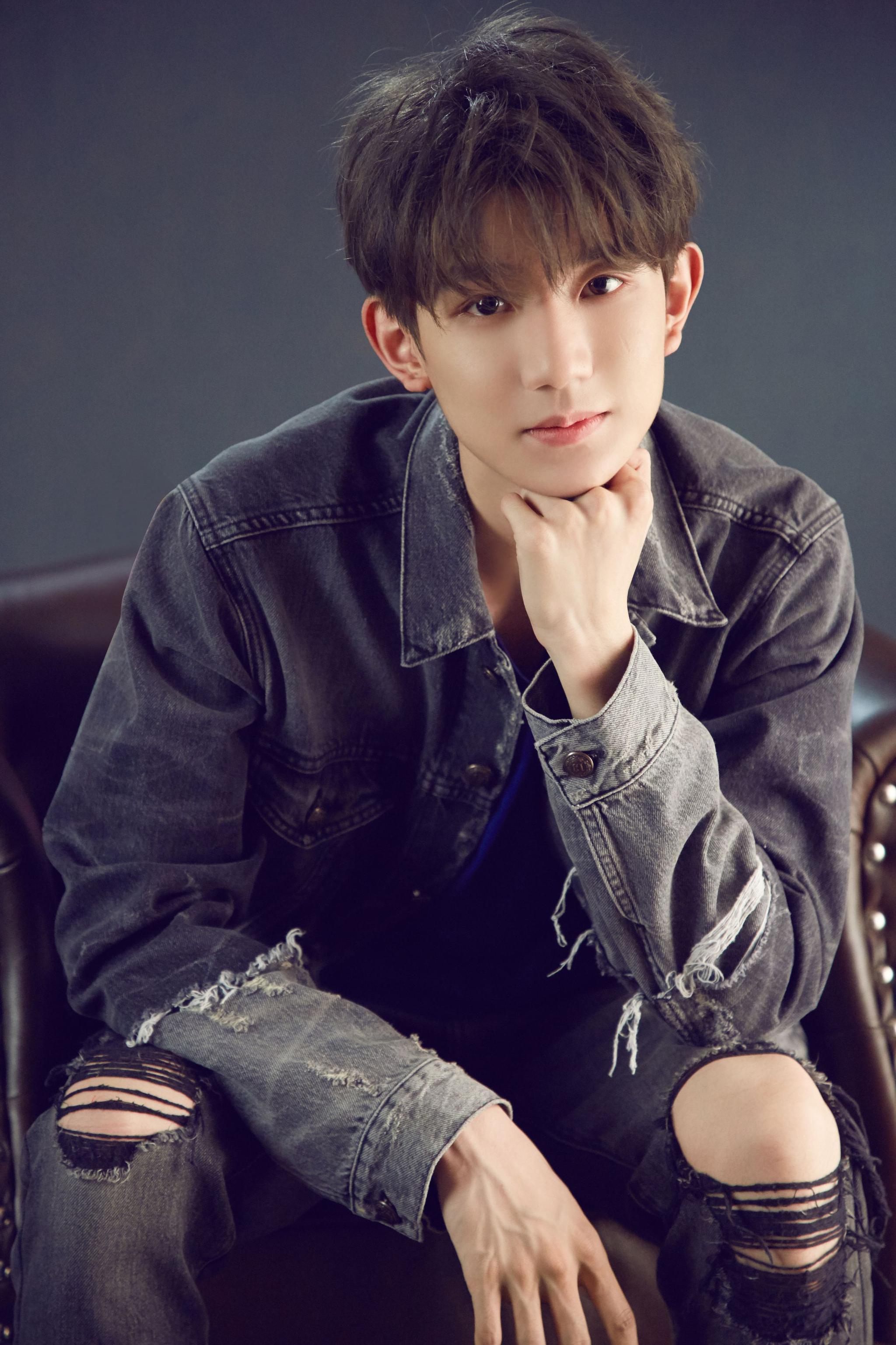 粉丝为"莱阳"做新衣,竟与王源爸爸撞同款,太萌了